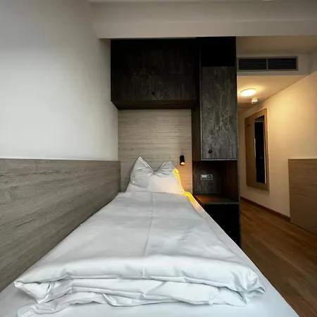 Apartimo Muenchen-unterhaching 3*